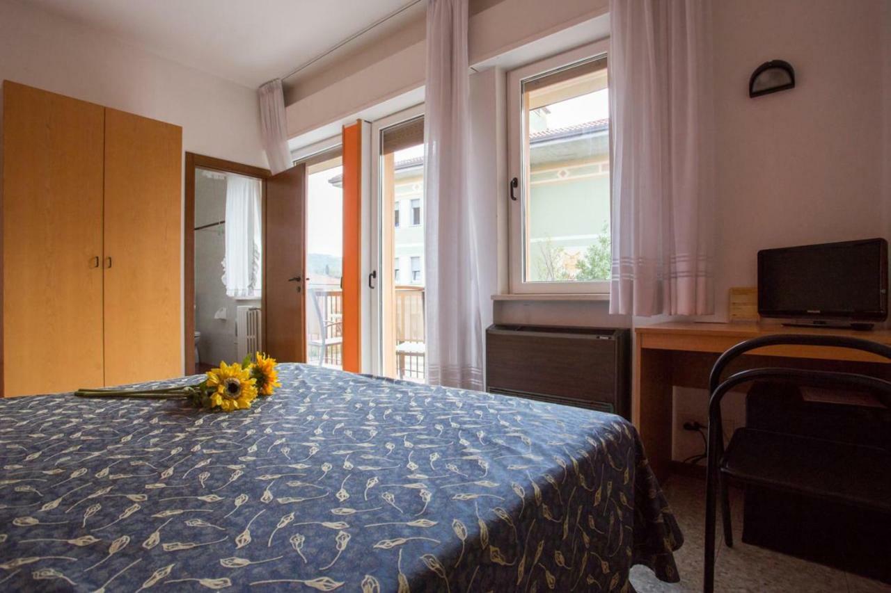 Hotel Benacus Bardolino Kültér fotó