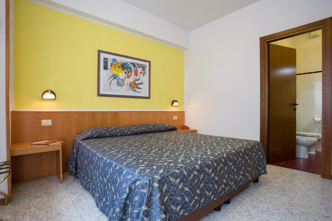 Hotel Benacus Bardolino Kültér fotó